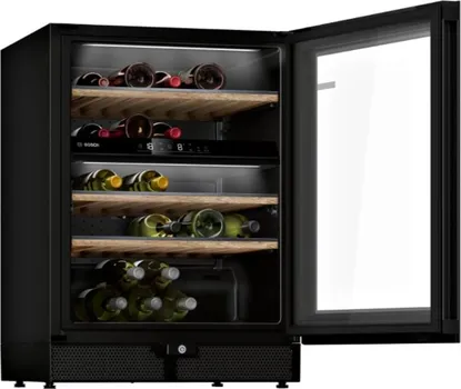 BOSCH KUW21AHGO SERIJA 6 UGRADNA VINSKA VITRINA 81.8 X 59.8 CM, OPREMLJENA HRASTOVIM POLICAMA ZA SMEŠTANJE 44 FLAŠE, LED OSVETLJENJE, TIH NAČIN RADA OD SAMO 38 DB (1 / 1)