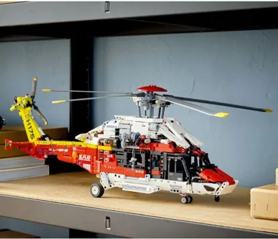 LEGO 42145 AIRBUS H175 RESCUE HELICOPTER (2 / 20)
