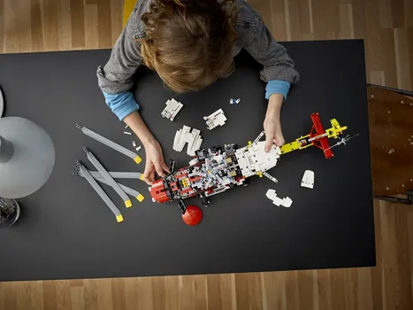 LEGO 42145 AIRBUS H175 RESCUE HELICOPTER (19 / 20)