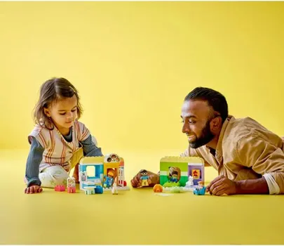 LEGO DUPLO TOWN 10992 LIFE AT THE DAY-CARE CENTER 2 (2 / 11)
