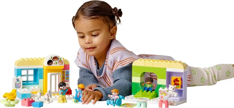 LEGO DUPLO TOWN 10992 LIFE AT THE DAY-CARE CENTER 2 (7 / 11)