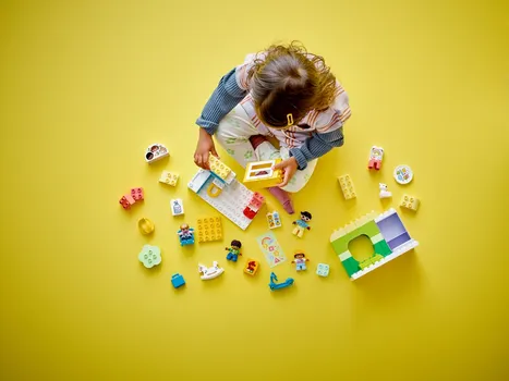 LEGO DUPLO TOWN 10992 LIFE AT THE DAY-CARE CENTER 2 (8 / 11)