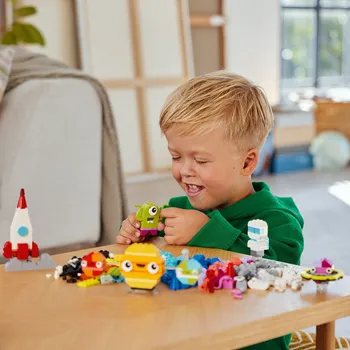 LEGO CLASSIC 11037 CREATIVE SPACE PLANETS 5 (7 / 25)