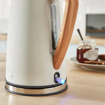 SWAN NORDIC STYLE CORDLESS KETTLE 1.7L WHITE (3 / 3)