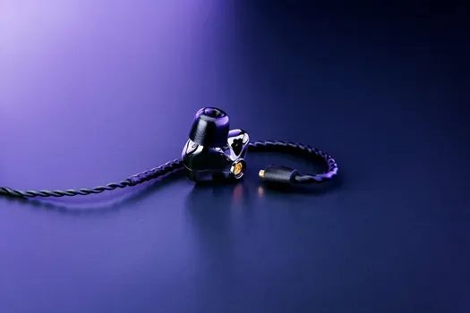 RAZER MORAY - ERGONOMIC IN-EAR, HYBRID DUAL-DRIVER ACOUSTIC DESIGN (5 / 9)