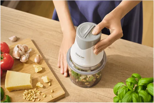 SENCOR SCB 3000WH SJECKALICA │ SNAŽAN MOTOR OD 400W │ PLASTIČNA POSUDA OD 1L │ 2 NOŽA ZA SJECKANJE HRANE │ PROVIDNI POKLOPAC PROTIV PRSKANJA (9 / 11)