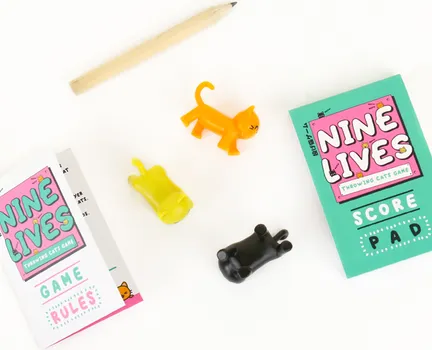 NINE LIVES (1 / 4)