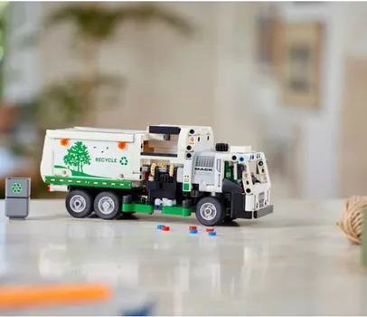LEGO TECHNIC 42167 MACK LR ELECTRIC GARBAGE TRUCK 8+ (1 / 16)