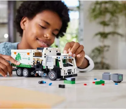 LEGO TECHNIC 42167 MACK LR ELECTRIC GARBAGE TRUCK 8+ (3 / 16)