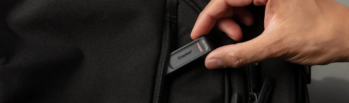 KINGSTON DT70/128GB 130380 KINGSTON DATATRAVELER 70 128 GB USB FLASH (DT70/128GB) - INTERFEJS: USB TIPA C, 3.2 GEN 1 (3.1 GEN 1) - BRZINA ČITANJA: 200 MB/S - KAPACITET: 128GB - SA POKLOPCEM (2 / 6)