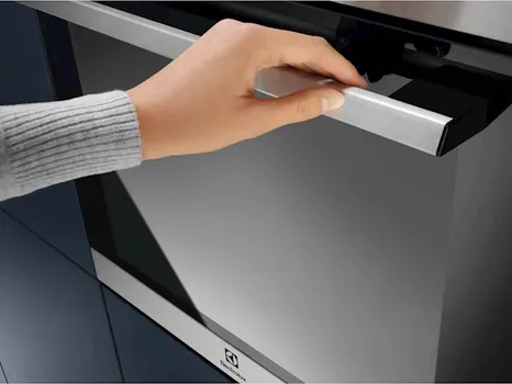 ELECTROLUX UGRADNA RERNA EOH2H00BX VENTILATORSKA NEZAVISNA UGRADNA RERNA, ZAPREMINA: 58 L, ENERGETSKA KLASA: A (4 / 12)