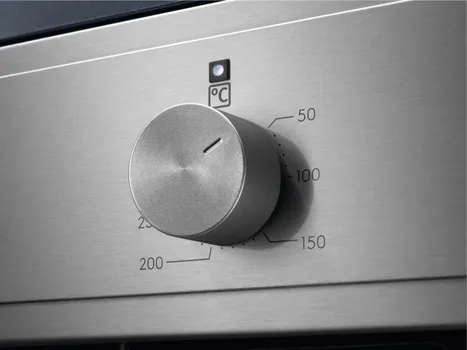 ELECTROLUX UGRADNA RERNA EOH3H00BX PREPORUČENA ENERGETSKA KLASA: A, UNUTRAŠNJOST RERNE SA 2 NIVOA ZA PEČENJE (12 / 15)