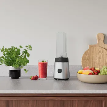 ELECTROLUX BLENDER E3SB1-4ST 300W 300 W SNAGA MOTORA, 2 X 600 ML SAN BPA FREE MIX-AND-GO BOCE UKLJUČENE (4 / 9)