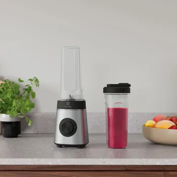 ELECTROLUX BLENDER E3SB1-4ST 300W 300 W SNAGA MOTORA, 2 X 600 ML SAN BPA FREE MIX-AND-GO BOCE UKLJUČENE (7 / 11)