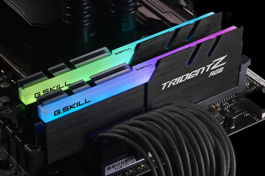 G.SKILL DIMM DDR4 16GB (2x8) / 3200MHz F4-3200C16D-16GTZR TRIDENT Z RGB