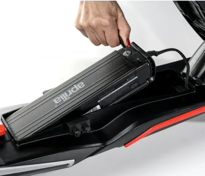 APRILIA E-SR1 (1 / 5)