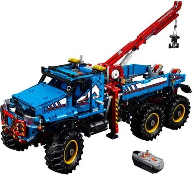 LEGO TECHNIC 42070 ALL TERRAIN TOW TRUCK (1 / 3)