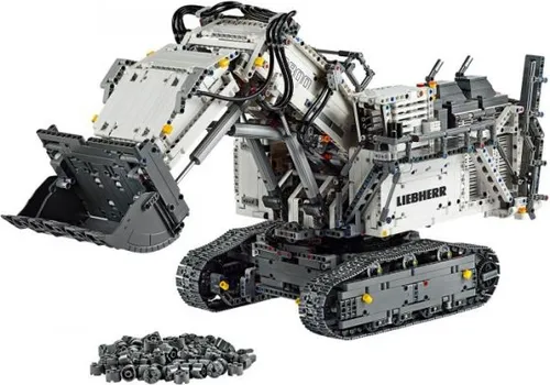 LEGO 42100 LIBBHERR EXCAVATOR (1 / 3)