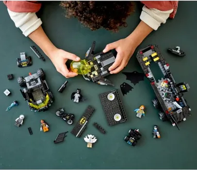 LEGO 76160 BATMAN MOBILE BAT BASE, SUPER HEROES 8 (2 / 5)