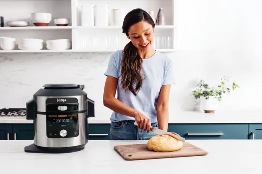 NINJA OL750EU 128525 NINJA FOODI MAX 14-U-1 OL750EU SMARTLID MULTI-COOKER - KAPACITETI: 7,5 L - SNAGA: 1760 W - BROJ AUTOMATSKIH PROGRAMA: 15 - BROJ OSOBA: 6 - TIP KONTROLERA: DUGMAD, OBRTNE - BOJA PROIZVODA: CRNO, NERĐAJUČI ČELIK (3 / 9)