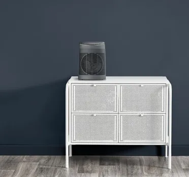 ROWENTA SO6511F2 122113 SO6511F2 GRIJALICA KOJA BRZO ZAGRIJAVA PROSTOR OKO VAS I SIGURNA JE ZA UPOTREBU U KUPATILU JER JE OTPORNA NA PRSKANJE VODE. GRIJALICA SA VENTILATOROM SA 2 NACINA RADA. UPOTREBA TOKOM GODINE, UZ OPCIJU HLADJENJA.SNAGA 2 200W (3 / 7)