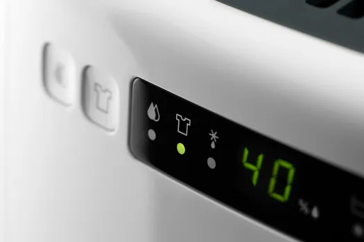 DELONGHI DEXD216RF 125115 DELONGHI ODVLAŽIVAČ VAZDUHA TASCIUGO ARIADRY MULTI DEXD216RF - POGODNO ZA SOBE DO VELIČINE: 75 M³ - KAPACITET ODVLAŽIVANJA (MAKS.): 16 L/24Č - KAPACITET VODENOG REZERVOARA: 2,1 L - SNAGA: 304 W - NIVO BUKE: 40 DB - BROJ BRZINA: 2 - TRAJANJE TAJMERA (MAKSIMALNO): 12 H - LED DISPLEJ - PROTOK VAZDUHA: 125 M³/H (4 / 7)