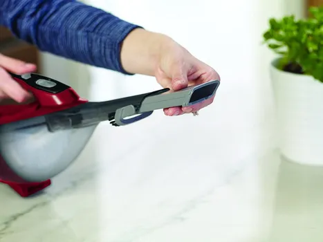 BLACK&DECKER RUČNI USISIVAČ 10.8V 1.5AH CRVENI (4 / 10)