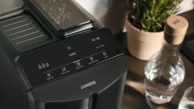 SIEMENS EQ300 APARAT ZA ESPRESO KAFU (TF301E09) │ PRITISAK PUMPE: 15 BAR │ IZBOR NAPITAKA: CAPPUCCINO, ESPRESSO, LATTE MACCHIATO, HOT MILK │ ZAPREMINA POSUDE ZA VODU: 1.4 L │ KAPACITET POSUDE ZA ZRNA: 250 G │ DIMENZIJE: 383 X 251 X 433 MM │ TEŽINA: 7.1 KG │ DISPLEJ: LED │ MATERIJAL MLINA: KERAMIKA (2 / 9)
