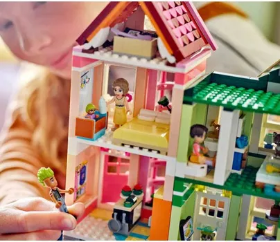 LEGO FRIENDS FRIENDS STANOVI I TRGOVINE U HEARTLAKEU 42670 (11 / 17)