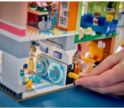 LEGO FRIENDS FRIENDS STANOVI I TRGOVINE U HEARTLAKEU 42670 (13 / 17)