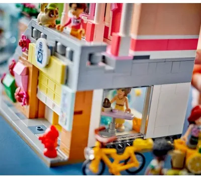 LEGO FRIENDS FRIENDS STANOVI I TRGOVINE U HEARTLAKEU 42670 (17 / 17)