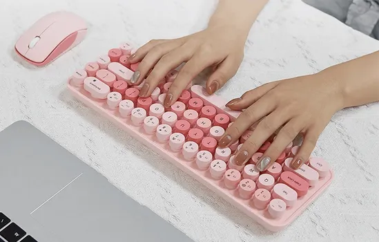 MOFII IBEAN PRO NEW (PINK) COMBO KOMPLET TASTATURA I MIŠ │ TIP POVEZIVANJA: BEŽIČNO, 2.4 GHZ RF │ DOSEG: DO 10 M │ TASTATURA: 68 TASTERA, NAPAJANJE 2X AAA BATERIJE │ MIŠ: 3 TASTERA + SKROL TOČKIĆ, 1200 DPI, NAPAJANJE 1X AA BATERIJA │ KOMPATIBILNOST: WINDOWS 2000/XP/ME/VISTA/7/8/10 │ DIMENZIJE TASTATURE: 317.2 X 104.4 MM │ DIMENZIJE MIŠA: 14.5 X 6.5 MM │ DIMENZIJE PRIJEMNIKA: 14.5 X 6.5 MM │ TEŽINA TASTATURE: 419 G │ TEŽINA MIŠA: 80 G (4 / 6)