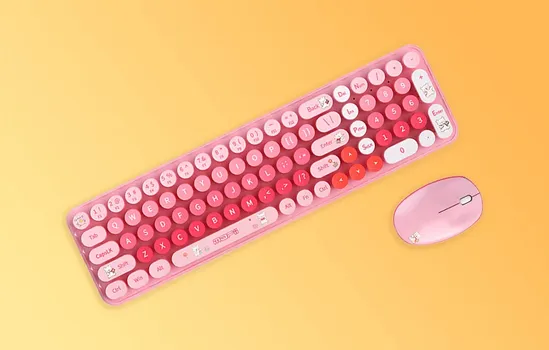 MOFII BABY BEAR PINK BEŽIČNI KOMPLET TASTATURA I MIŠ │ POVEZIVANJE: BEŽIČNO, 2.4 GHZ │ DOMET: 6-10 M │ MIŠ: 3 TASTERA, 1200 DPI, 1X AA BATERIJA, 75 G │ TASTATURA: 85 TASTERA, 2X AAA BATERIJE, 499 G (2 / 2)