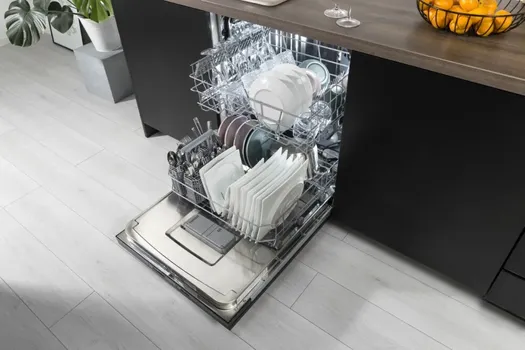 HISENSE HV 642 E90 (3 / 3)