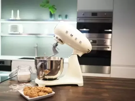 SMEG KUHINJSKI ROBOT SMF03CREU (9 / 10)
