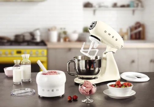 SMEG KUHINJSKI ROBOT SMF03CREU (10 / 10)
