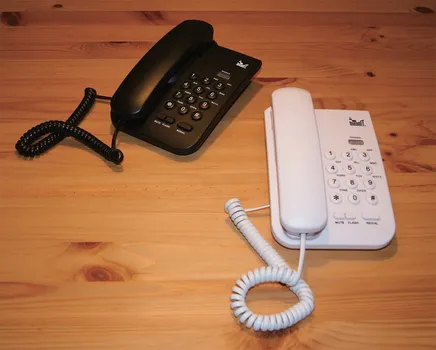 STOLNI TELEFON MEANIT ST100 CRNI (2 / 2)