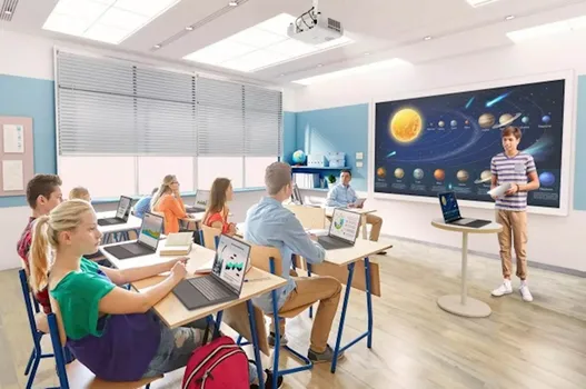 EPSON EB-FH08 [PROJECTOR] (4 / 7)