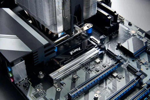 KINGSTON FURY RENEGADE G5 1TB SSD DISK │ KAPACITET 1 TB │ FORMAT M.2 │ PCI EXPRESS 5.0 │ NVME PODRŠKA │ 3D TLC MEMORIJA │ BRZINA ČITANJA 14200 MB/S │ BRZINA PISANJA 11000 MB/S (12 / 13)